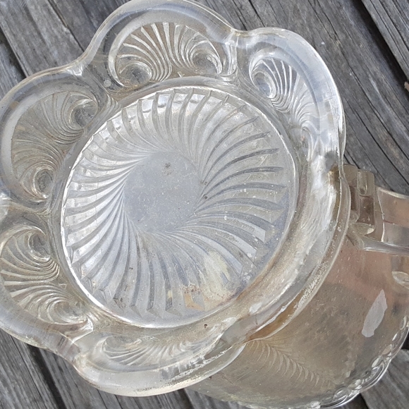 Beautiful 19th cut crystal pitcher swirl and spiral design - Picture 2 of 3